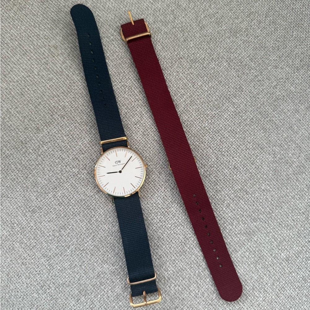 Daniel Wellington watch with 2 straps